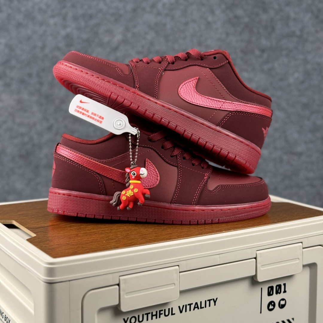 Air Jordan 1 Low AJ1 乔1生胶酒红色 低帮复古文化篮球鞋 IB7012-600 Air Jordan 1 Low AJ1 乔1生胶酒红色 低帮复古文化篮球鞋 IB7012-600
