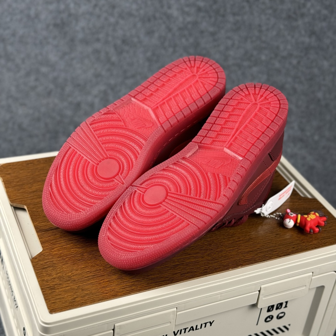 Air Jordan 1 Low AJ1 乔1生胶酒红色 低帮复古文化篮球鞋 IB7012-600 Air Jordan 1 Low AJ1 乔1生胶酒红色 低帮复古文化篮球鞋 IB7012-600