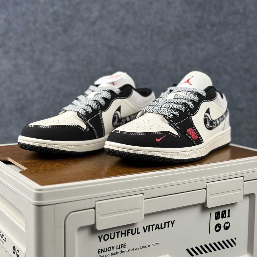 Air Jordan 1 Low AJ1 乔1 2026 马年限定 高端定制 低帮复古篮球鞋 LX1988-826 Air Jordan 1 Low AJ1 乔1 2026 马年限定 高端定制 低帮复古篮球鞋 LX1988-826