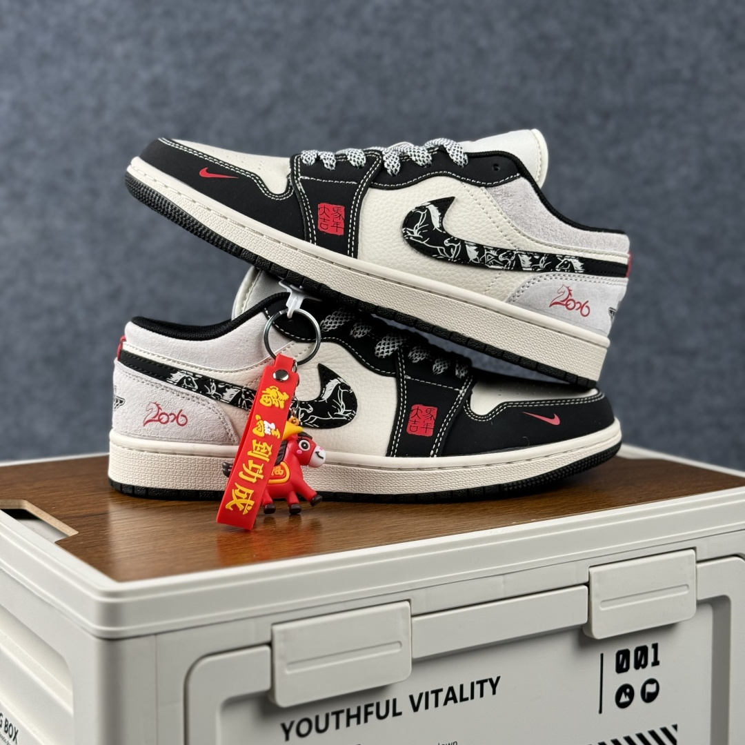 Air Jordan 1 Low AJ1 乔1 2026 马年限定 高端定制 低帮复古篮球鞋 LX1988-826 Air Jordan 1 Low AJ1 乔1 2026 马年限定 高端定制 低帮复古篮球鞋 LX1988-826