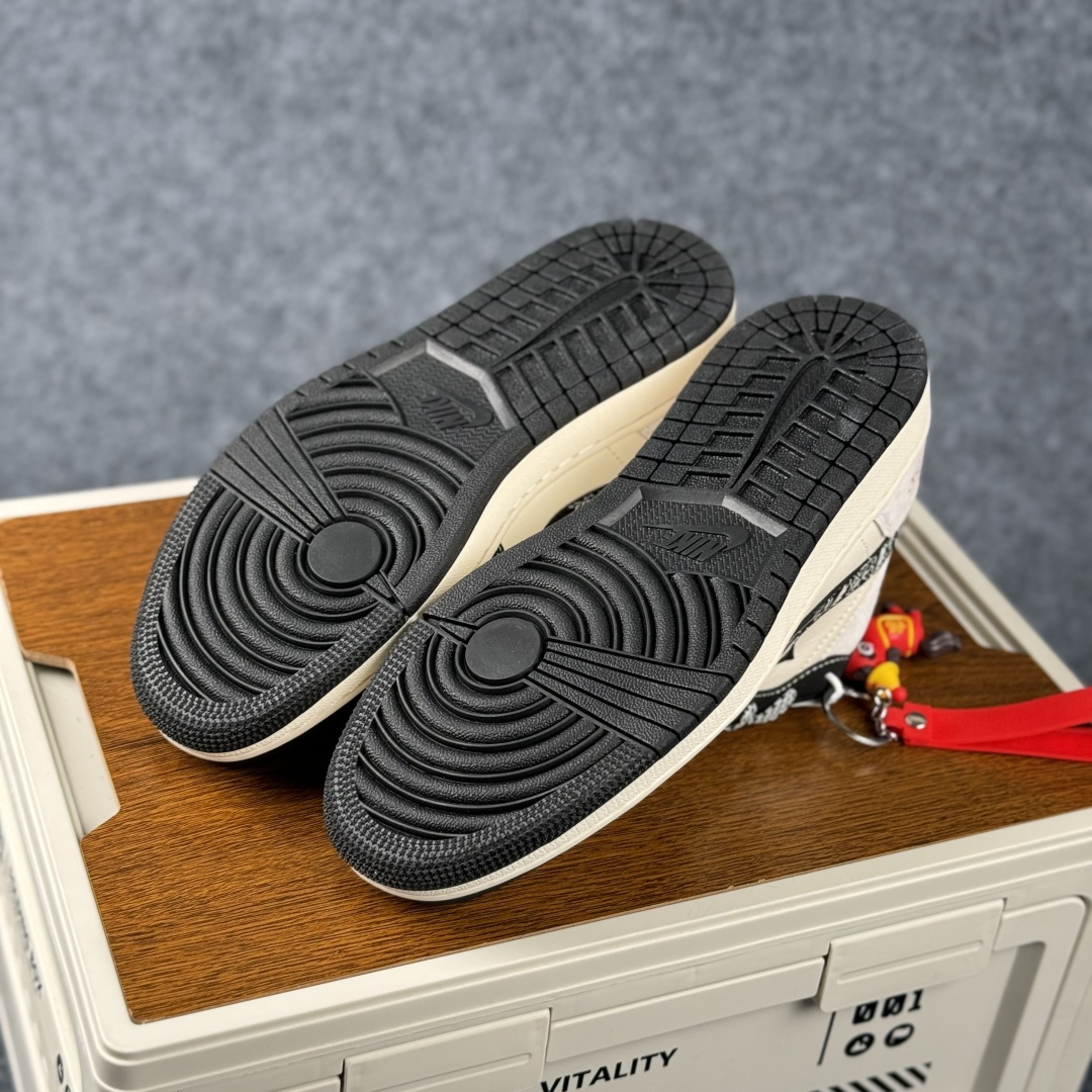 Air Jordan 1 Low AJ1 乔1 2026 马年限定 高端定制 低帮复古篮球鞋 LX1988-826 Air Jordan 1 Low AJ1 乔1 2026 马年限定 高端定制 低帮复古篮球鞋 LX1988-826