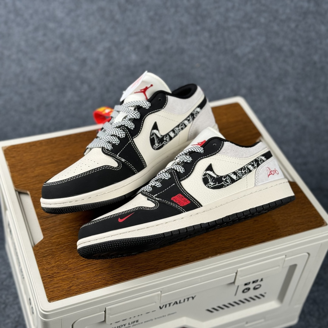 Air Jordan 1 Low AJ1 乔1 2026 马年限定 高端定制 低帮复古篮球鞋 LX1988-826 Air Jordan 1 Low AJ1 乔1 2026 马年限定 高端定制 低帮复古篮球鞋 LX1988-826