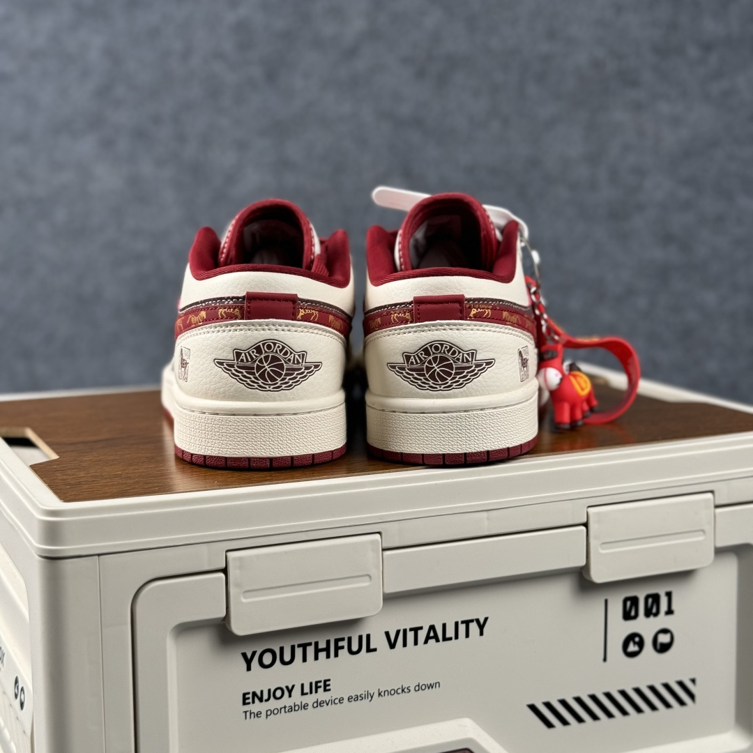 Air Jordan 1 Low AJ1 乔1 2026 马年限定 高端定制 低帮复古篮球鞋 LX1988-822-Top High Quatity Cheap Sneakers Fashion Clothing Clothes Bags handbags Shoes of all Brand wholesale With The best Quality And Beautiful Price from China Factory Chinese suppliers wholesaler seller Air Jordan 1 Low AJ1 乔1 2026 马年限定 高端定制 低帮复古篮球鞋 LX1988-822