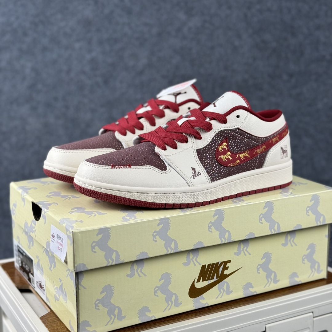 Air Jordan 1 Low AJ1 乔1 2026 马年限定 高端定制 低帮复古篮球鞋 LX1988-822-Top High Quatity Cheap Sneakers Fashion Clothing Clothes Bags handbags Shoes of all Brand wholesale With The best Quality And Beautiful Price from China Factory Chinese suppliers wholesaler seller Air Jordan 1 Low AJ1 乔1 2026 马年限定 高端定制 低帮复古篮球鞋 LX1988-822