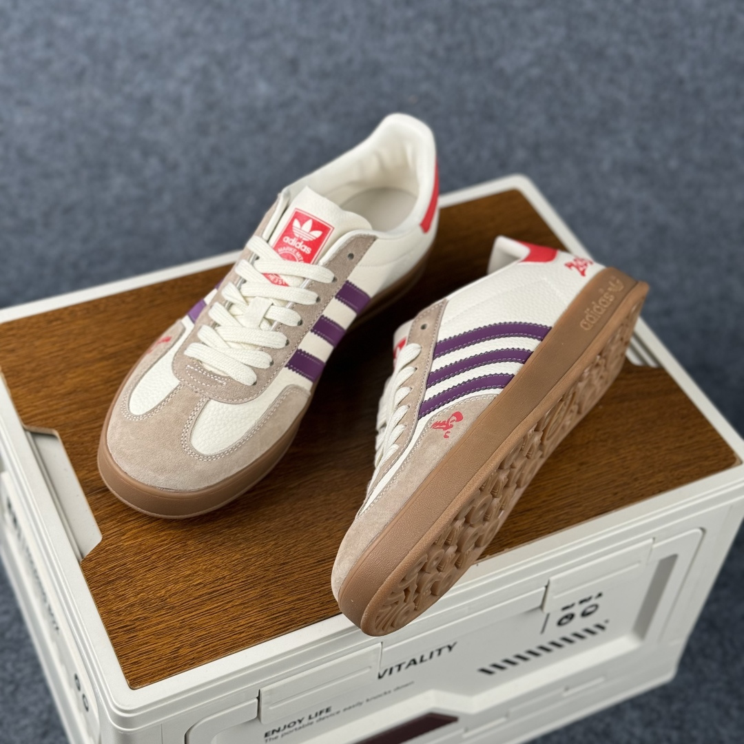 Adidas Handball Spezial Sanba 马年限定 ZH2597 阿迪达斯经典款 桑巴德训 复古休闲板鞋 Adidas Handball Spezial Sanba 马年限定 ZH2597 阿迪达斯经典款 桑巴德训 复古休闲板鞋