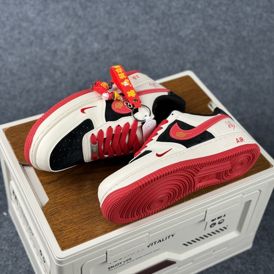 Nike Air Force 1'07 Low 马年限定 红福祥云 空军一号低帮休闲板鞋 XD0028-016 Nike Air Force 1'07 Low 马年限定 红福祥云 空军一号低帮休闲板鞋 XD0028-016