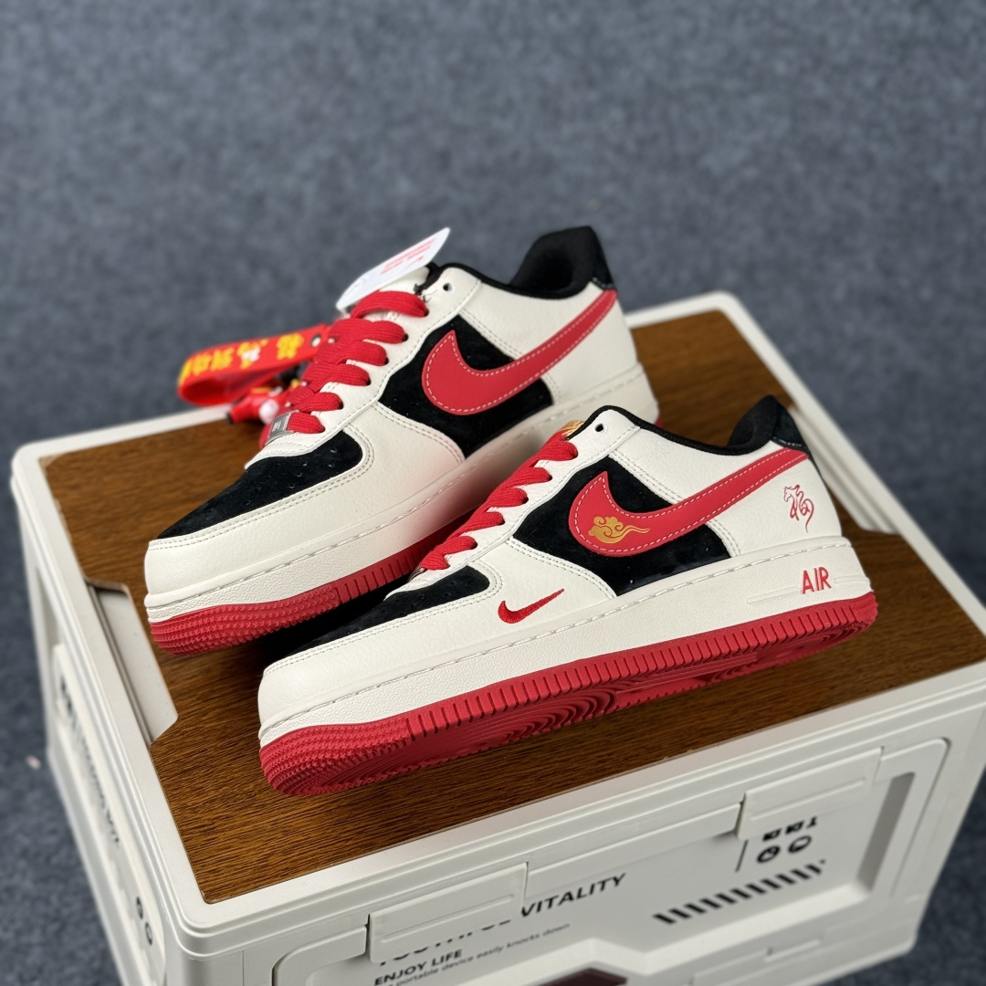 Nike Air Force 1'07 Low 马年限定 红福祥云 空军一号低帮休闲板鞋 XD0028-016 Nike Air Force 1'07 Low 马年限定 红福祥云 空军一号低帮休闲板鞋 XD0028-016