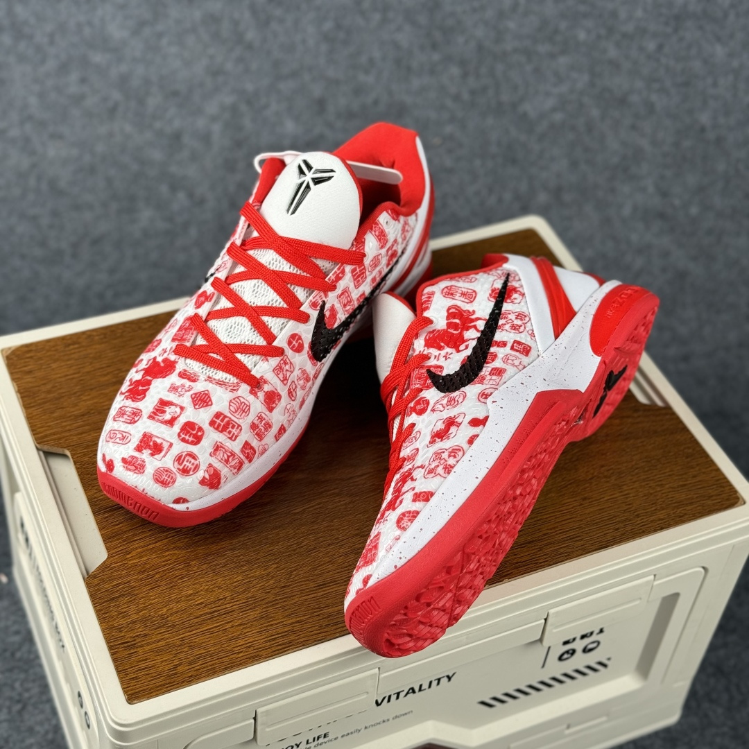 Kobe 6 Protro 2026马年限定 · 赤焰灵蛇 当黑曼巴的致命缠绕遇上马年的赤焰锋芒 CW2190-040 Kobe 6 Protro 2026马年限定 · 赤焰灵蛇 当黑曼巴的致命缠绕遇上马年的赤焰锋芒 CW2190-040