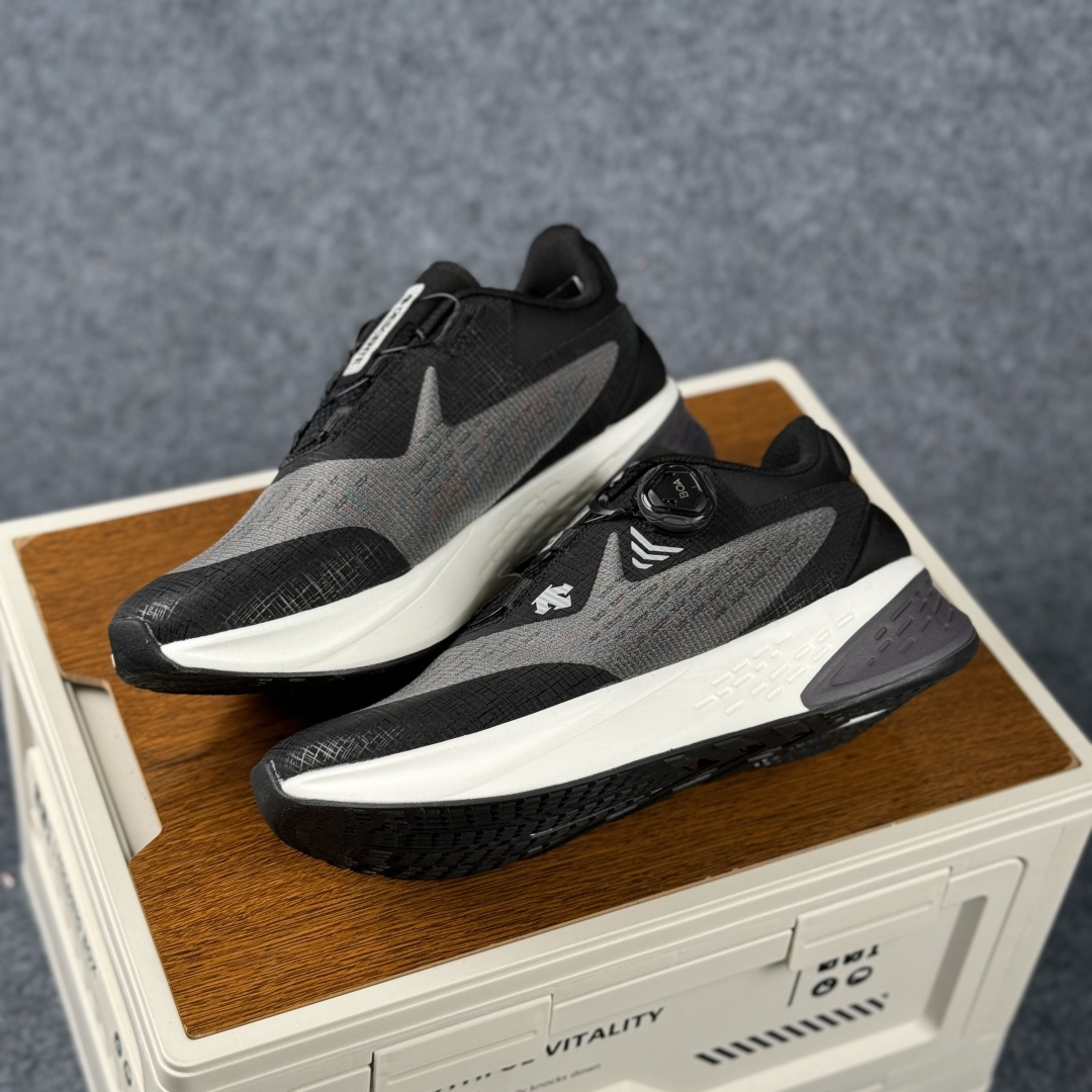 210 迪桑特DESCENTE LEVITATE II 透气运动跑步鞋 D2331RRN-Chinese UA Cheap High Quatity Brand Clothes Bags handbags Sneakers wholesale wholesaler seller from China Factory suppliers Fashion Clothing Shoes best Quality Beautiful Price 210 迪桑特DESCENTE LEVITATE II 透气运动跑步鞋 D2331RRN