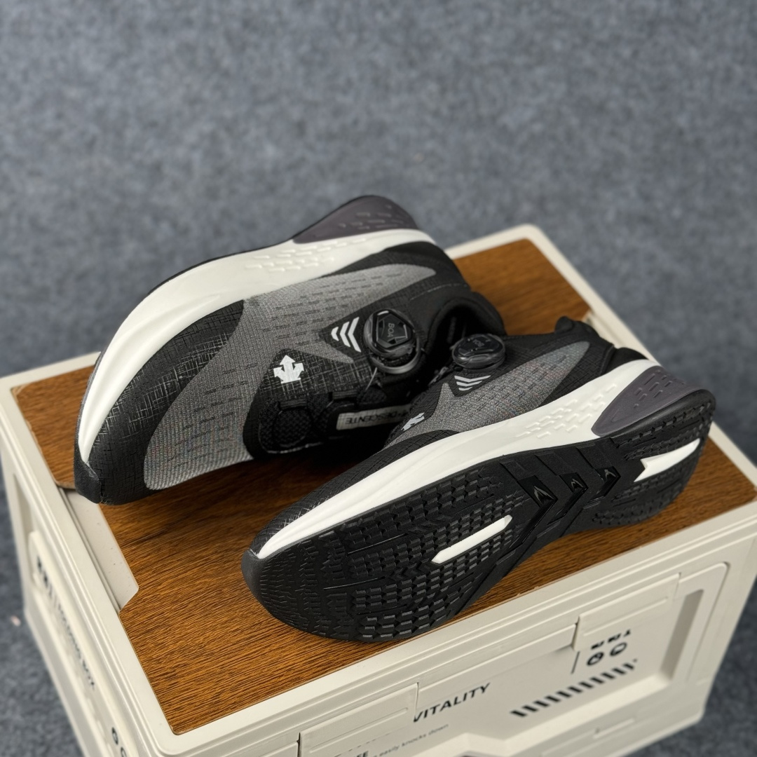 210 迪桑特DESCENTE LEVITATE II 透气运动跑步鞋 D2331RRN-Chinese UA Cheap High Quatity Brand Clothes Bags handbags Sneakers wholesale wholesaler seller from China Factory suppliers Fashion Clothing Shoes best Quality Beautiful Price 210 迪桑特DESCENTE LEVITATE II 透气运动跑步鞋 D2331RRN