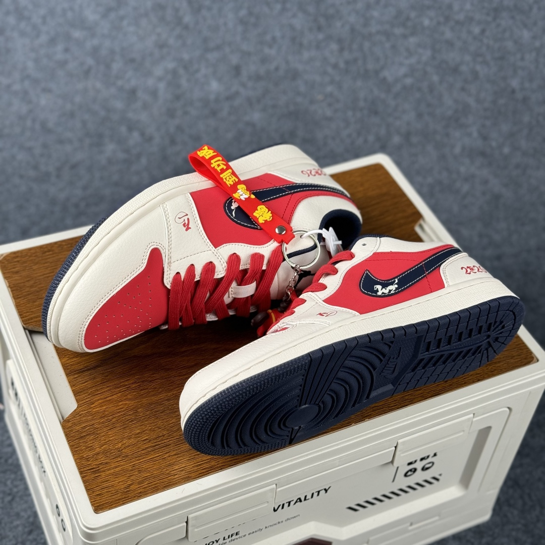 Air Jordan 1 Low AJ1 乔1 2026 马年限定 高端定制 低帮复古篮球鞋 ZH2598-504-Top High Quatity Cheap Sneakers Fashion Clothing Clothes Bags handbags Shoes of all Brand wholesale With The best Quality And Beautiful Price from China Factory Chinese suppliers wholesaler seller Air Jordan 1 Low AJ1 乔1 2026 马年限定 高端定制 低帮复古篮球鞋 ZH2598-504