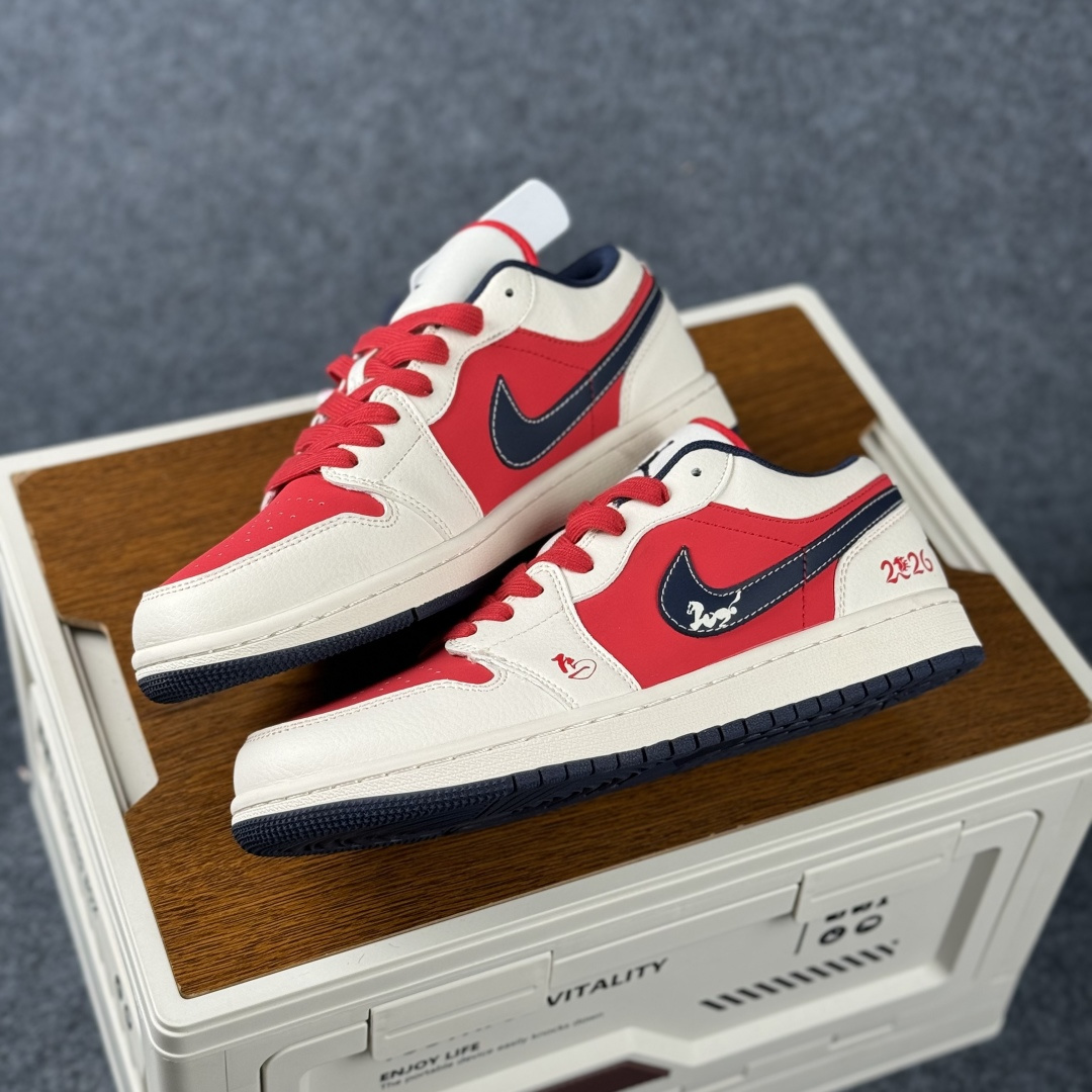 Air Jordan 1 Low AJ1 乔1 2026 马年限定 高端定制 低帮复古篮球鞋 ZH2598-504-Top High Quatity Cheap Sneakers Fashion Clothing Clothes Bags handbags Shoes of all Brand wholesale With The best Quality And Beautiful Price from China Factory Chinese suppliers wholesaler seller Air Jordan 1 Low AJ1 乔1 2026 马年限定 高端定制 低帮复古篮球鞋 ZH2598-504