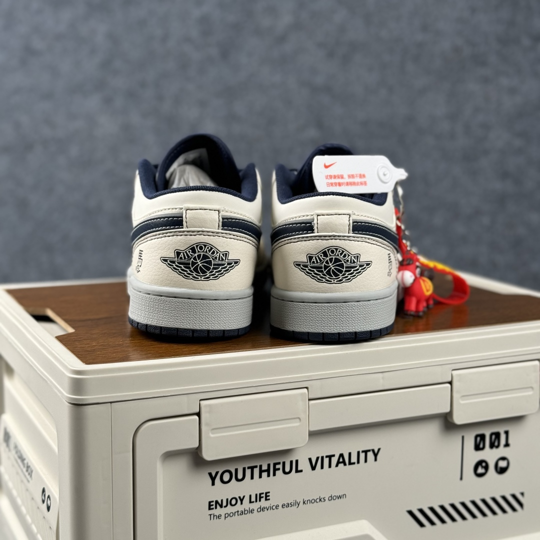 Air Jordan 1 Low AJ1 乔1 2026 马年限定 高端定制 低帮复古篮球鞋ZH2598-501-Top High Quatity Cheap Sneakers Fashion Clothing Clothes Bags handbags Shoes of all Brand wholesale With The best Quality And Beautiful Price from China Factory Chinese suppliers wholesaler seller Air Jordan 1 Low AJ1 乔1 2026 马年限定 高端定制 低帮复古篮球鞋ZH2598-501
