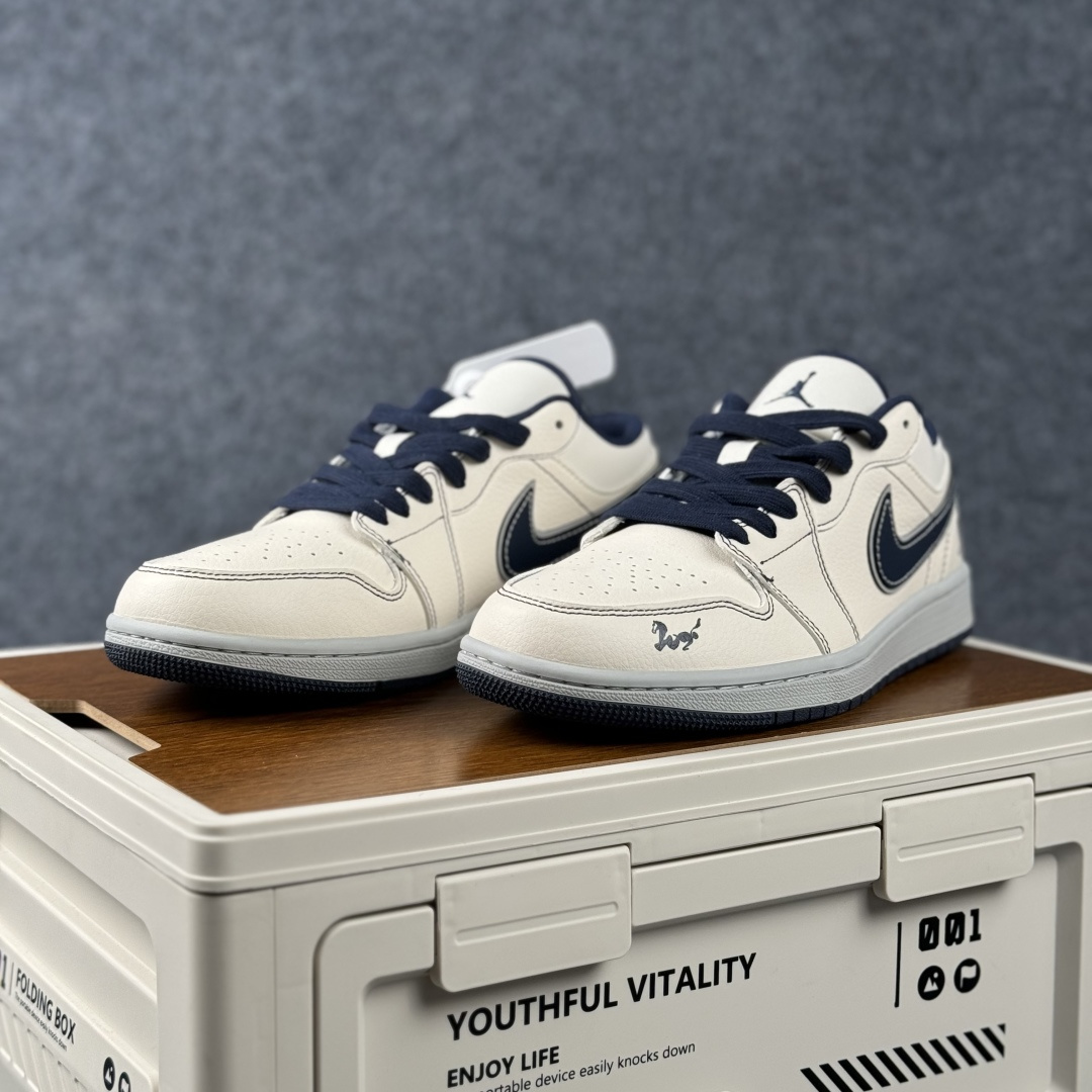 Air Jordan 1 Low AJ1 乔1 2026 马年限定 高端定制 低帮复古篮球鞋ZH2598-501-Top High Quatity Cheap Sneakers Fashion Clothing Clothes Bags handbags Shoes of all Brand wholesale With The best Quality And Beautiful Price from China Factory Chinese suppliers wholesaler seller Air Jordan 1 Low AJ1 乔1 2026 马年限定 高端定制 低帮复古篮球鞋ZH2598-501