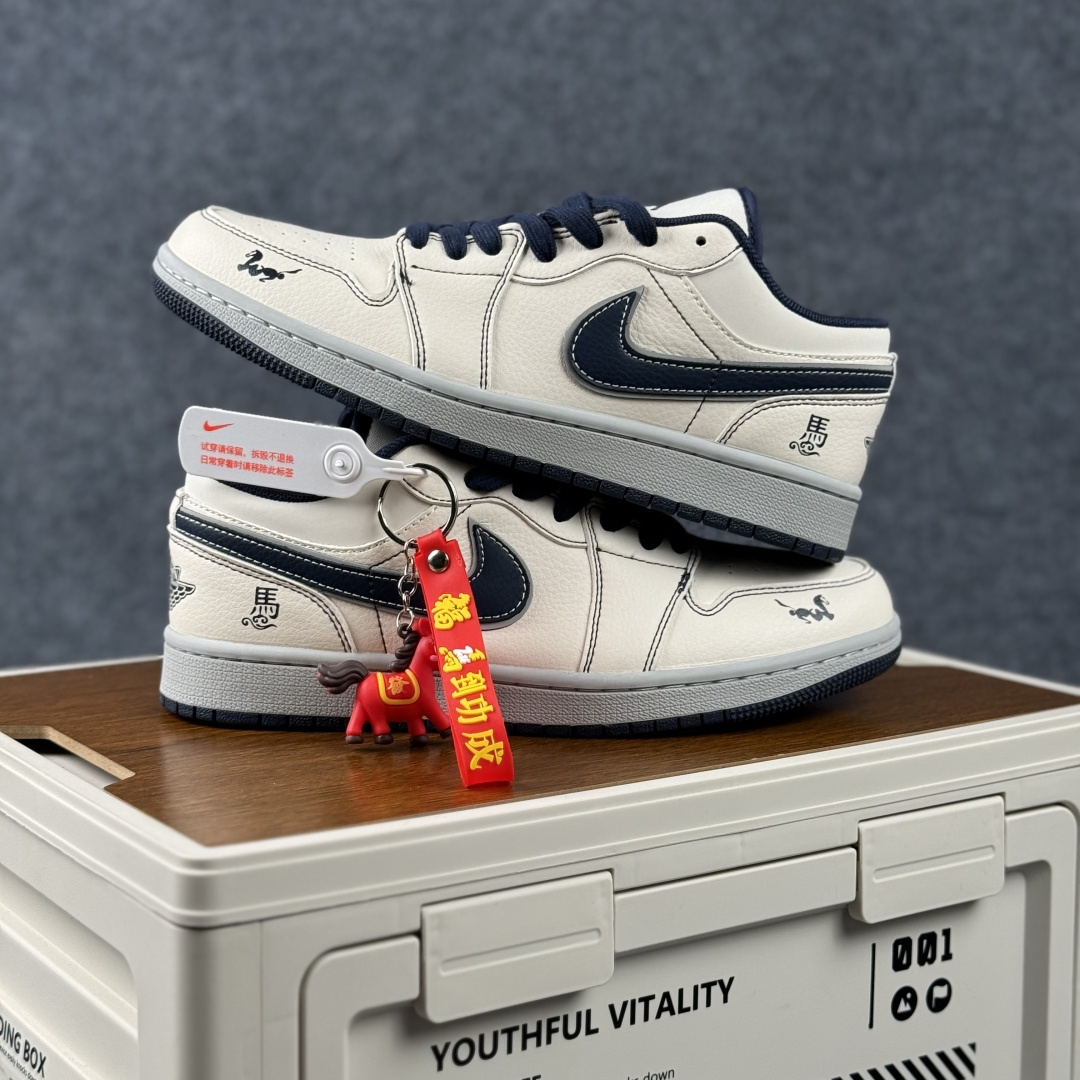 Air Jordan 1 Low AJ1 乔1 2026 马年限定 高端定制 低帮复古篮球鞋ZH2598-501-Top High Quatity Cheap Sneakers Fashion Clothing Clothes Bags handbags Shoes of all Brand wholesale With The best Quality And Beautiful Price from China Factory Chinese suppliers wholesaler seller Air Jordan 1 Low AJ1 乔1 2026 马年限定 高端定制 低帮复古篮球鞋ZH2598-501