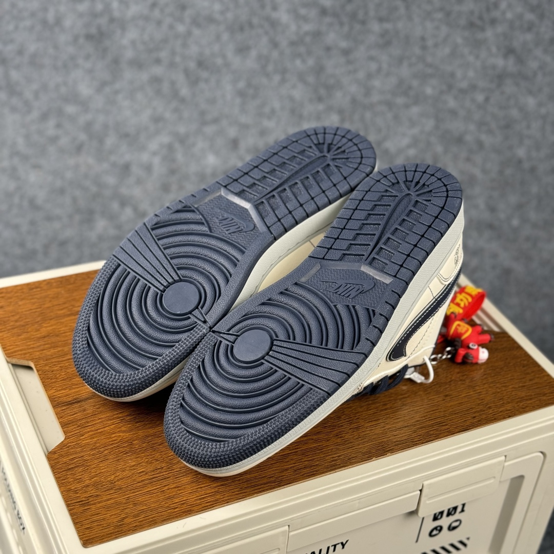 Air Jordan 1 Low AJ1 乔1 2026 马年限定 高端定制 低帮复古篮球鞋ZH2598-501-Top High Quatity Cheap Sneakers Fashion Clothing Clothes Bags handbags Shoes of all Brand wholesale With The best Quality And Beautiful Price from China Factory Chinese suppliers wholesaler seller Air Jordan 1 Low AJ1 乔1 2026 马年限定 高端定制 低帮复古篮球鞋ZH2598-501