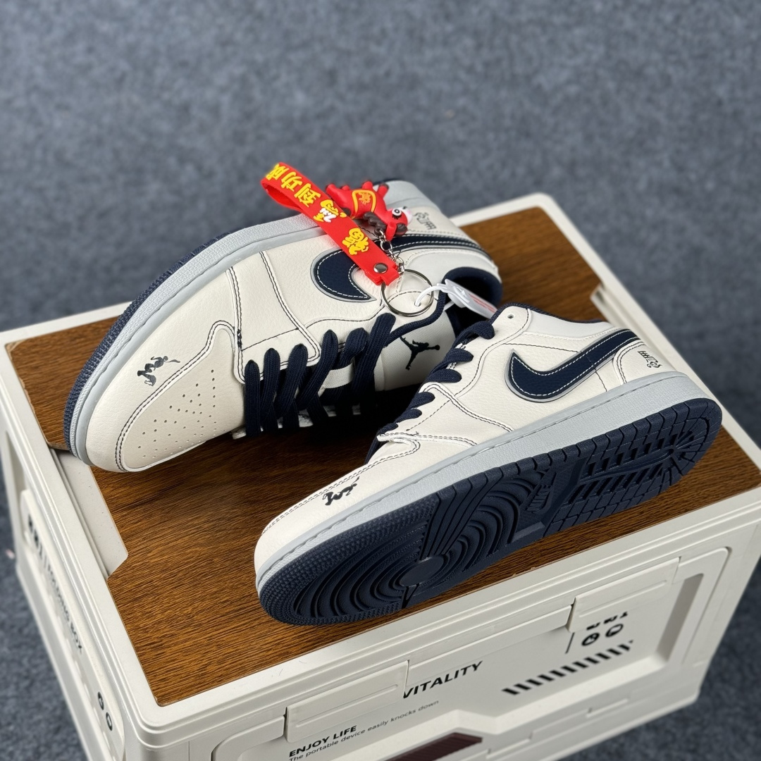 Air Jordan 1 Low AJ1 乔1 2026 马年限定 高端定制 低帮复古篮球鞋ZH2598-501-Top High Quatity Cheap Sneakers Fashion Clothing Clothes Bags handbags Shoes of all Brand wholesale With The best Quality And Beautiful Price from China Factory Chinese suppliers wholesaler seller Air Jordan 1 Low AJ1 乔1 2026 马年限定 高端定制 低帮复古篮球鞋ZH2598-501