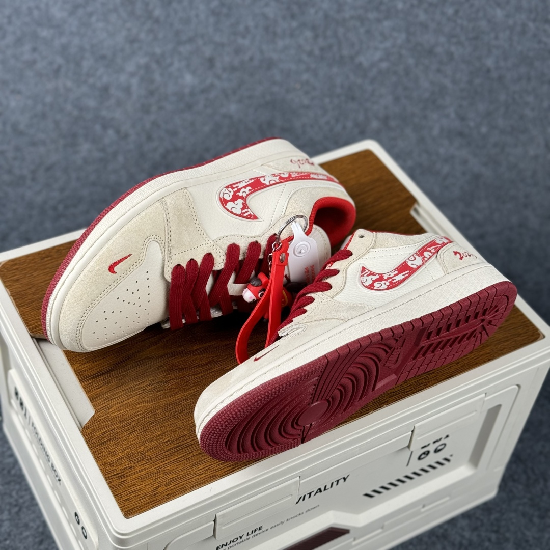 Air Jordan 1 Low AJ1 乔1 2026 马年限定 高端定制 低帮复古篮球鞋 XT6998-118-Top High Quatity Cheap Sneakers Fashion Clothing Clothes Bags handbags Shoes of all Brand wholesale With The best Quality And Beautiful Price from China Factory Chinese suppliers wholesaler seller Air Jordan 1 Low AJ1 乔1 2026 马年限定 高端定制 低帮复古篮球鞋 XT6998-118
