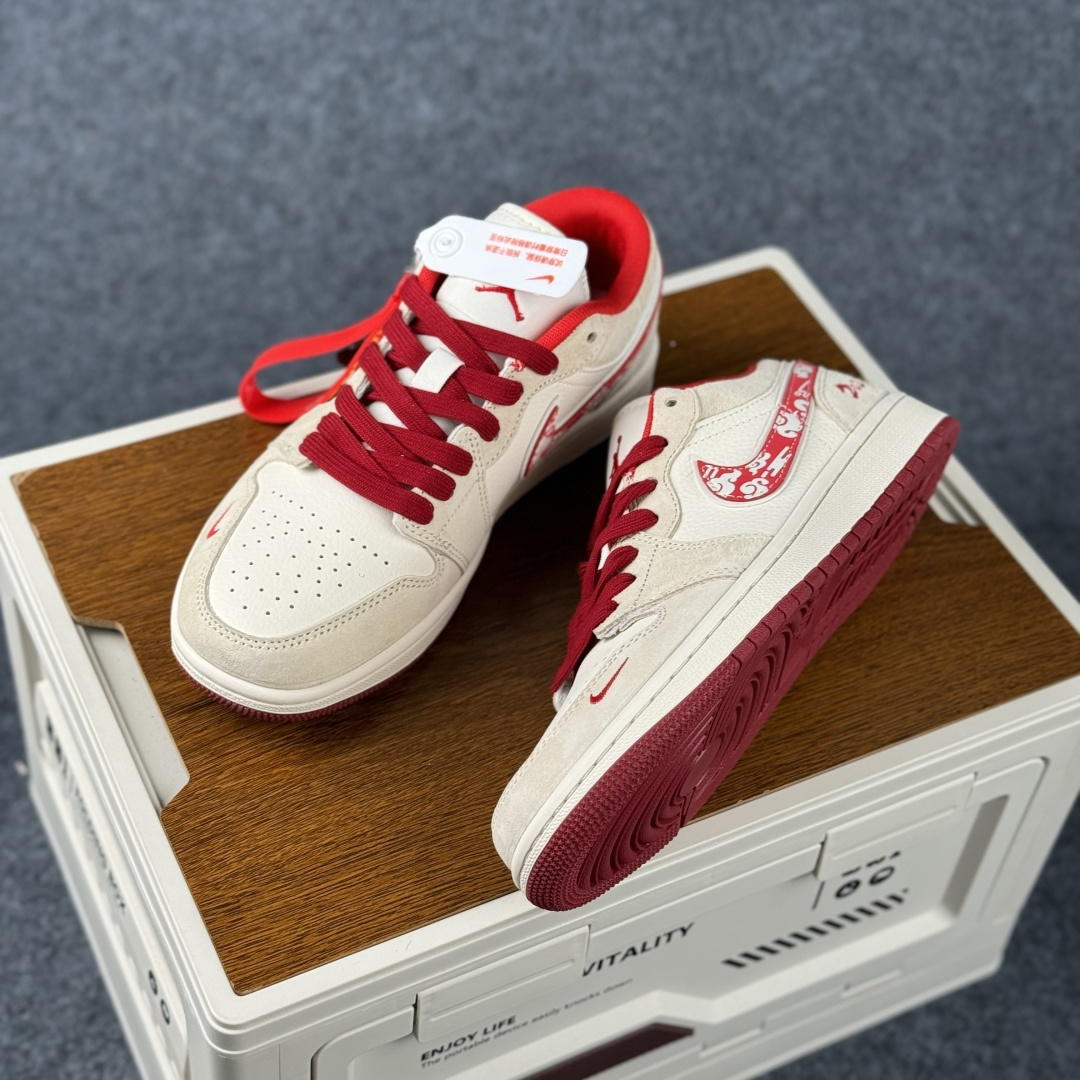 Air Jordan 1 Low AJ1 乔1 2026 马年限定 高端定制 低帮复古篮球鞋 XT6998-118-Top High Quatity Cheap Sneakers Fashion Clothing Clothes Bags handbags Shoes of all Brand wholesale With The best Quality And Beautiful Price from China Factory Chinese suppliers wholesaler seller Air Jordan 1 Low AJ1 乔1 2026 马年限定 高端定制 低帮复古篮球鞋 XT6998-118