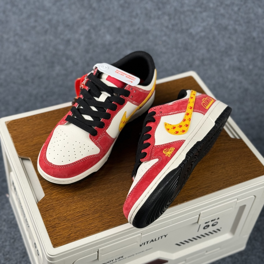 Nike Dunk Low 2026 马年限定 以红色翻毛皮与白色皮革为鞋身主体 XT6998-126