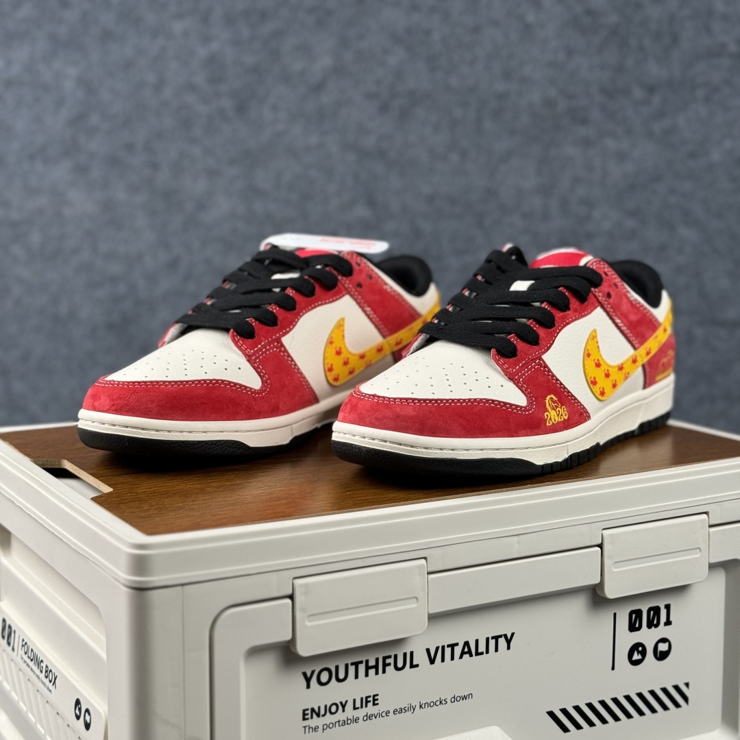Nike Dunk Low 2026 马年限定 以红色翻毛皮与白色皮革为鞋身主体 XT6998-126