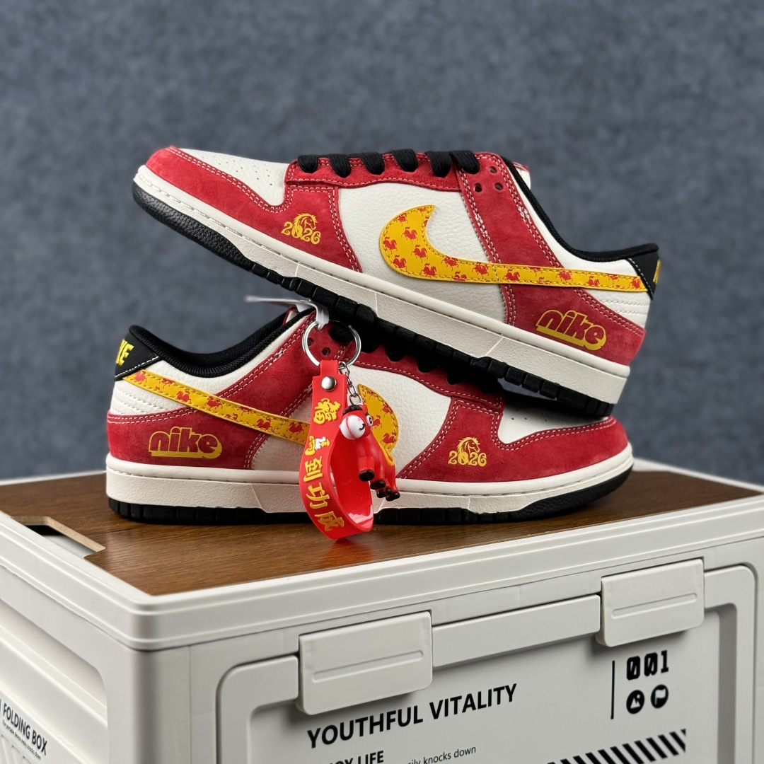 Nike Dunk Low 2026 马年限定 以红色翻毛皮与白色皮革为鞋身主体 XT6998-126