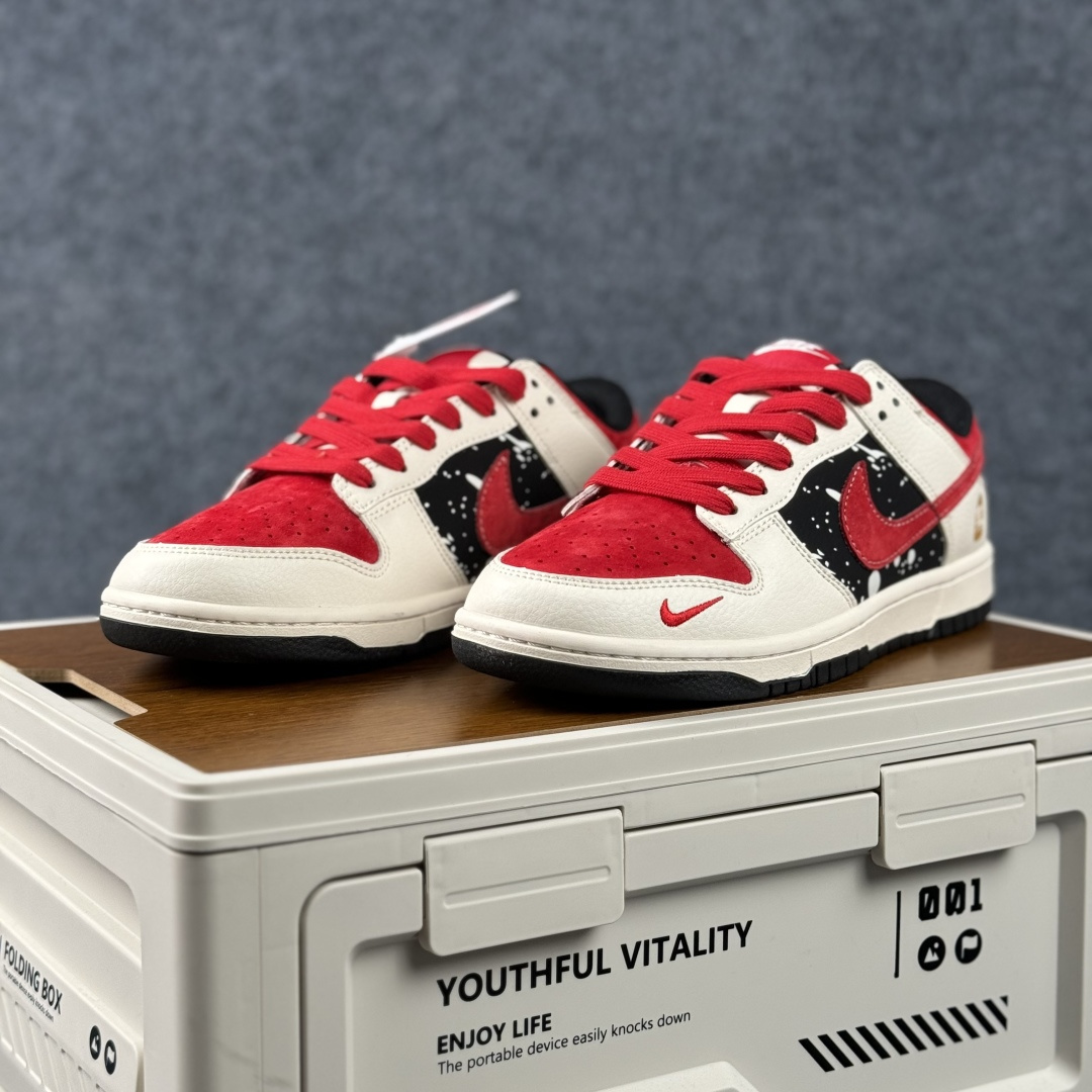 280 Nike Dunk Low Retro 马年限定 周年高端定制 低帮休闲板鞋 HG0026-007-Chinese UA Cheap High Quatity Brand Clothes Bags handbags Sneakers wholesale wholesaler seller from China Factory suppliers Fashion Clothing Shoes best Quality Beautiful Price 280 Nike Dunk Low Retro 马年限定 周年高端定制 低帮休闲板鞋 HG0026-007