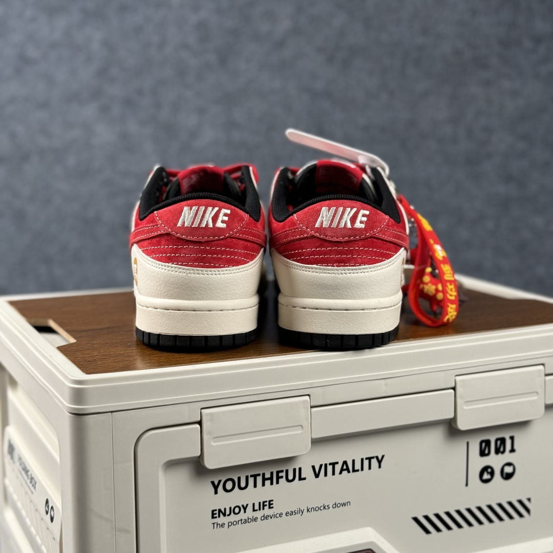 280 Nike Dunk Low Retro 马年限定 周年高端定制 低帮休闲板鞋 HG0026-007-Chinese UA Cheap High Quatity Brand Clothes Bags handbags Sneakers wholesale wholesaler seller from China Factory suppliers Fashion Clothing Shoes best Quality Beautiful Price 280 Nike Dunk Low Retro 马年限定 周年高端定制 低帮休闲板鞋 HG0026-007