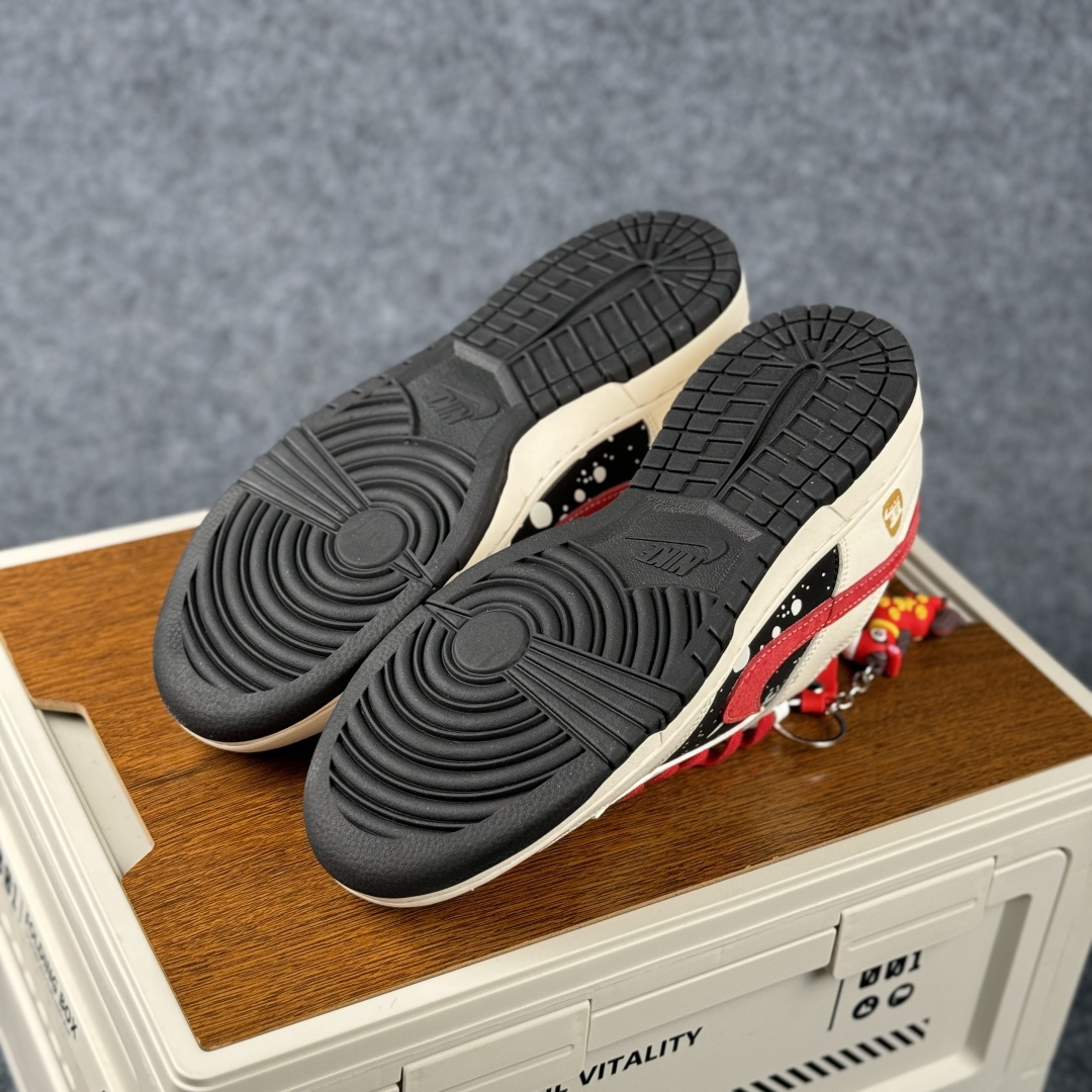 280 Nike Dunk Low Retro 马年限定 周年高端定制 低帮休闲板鞋 HG0026-007-Chinese UA Cheap High Quatity Brand Clothes Bags handbags Sneakers wholesale wholesaler seller from China Factory suppliers Fashion Clothing Shoes best Quality Beautiful Price 280 Nike Dunk Low Retro 马年限定 周年高端定制 低帮休闲板鞋 HG0026-007