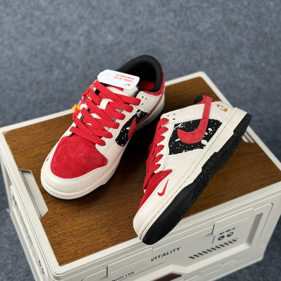 280 Nike Dunk Low Retro 马年限定 周年高端定制 低帮休闲板鞋 HG0026-007-Chinese UA Cheap High Quatity Brand Clothes Bags handbags Sneakers wholesale wholesaler seller from China Factory suppliers Fashion Clothing Shoes best Quality Beautiful Price 280 Nike Dunk Low Retro 马年限定 周年高端定制 低帮休闲板鞋 HG0026-007
