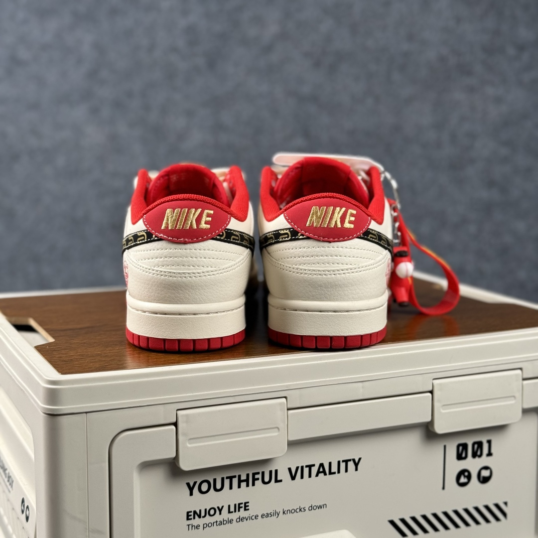 280 Nike Dunk Low Retro 马年限定 周年高端定制 低帮休闲板鞋 HG0026-010-Chinese UA Cheap High Quatity Brand Clothes Bags handbags Sneakers wholesale wholesaler seller from China Factory suppliers Fashion Clothing Shoes best Quality Beautiful Price 280 Nike Dunk Low Retro 马年限定 周年高端定制 低帮休闲板鞋 HG0026-010