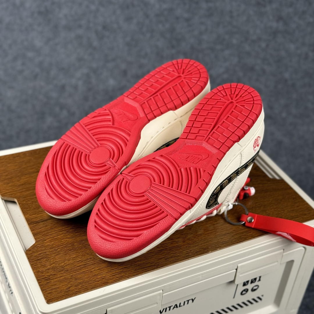 280 Nike Dunk Low Retro 马年限定 周年高端定制 低帮休闲板鞋 HG0026-010-Chinese UA Cheap High Quatity Brand Clothes Bags handbags Sneakers wholesale wholesaler seller from China Factory suppliers Fashion Clothing Shoes best Quality Beautiful Price 280 Nike Dunk Low Retro 马年限定 周年高端定制 低帮休闲板鞋 HG0026-010