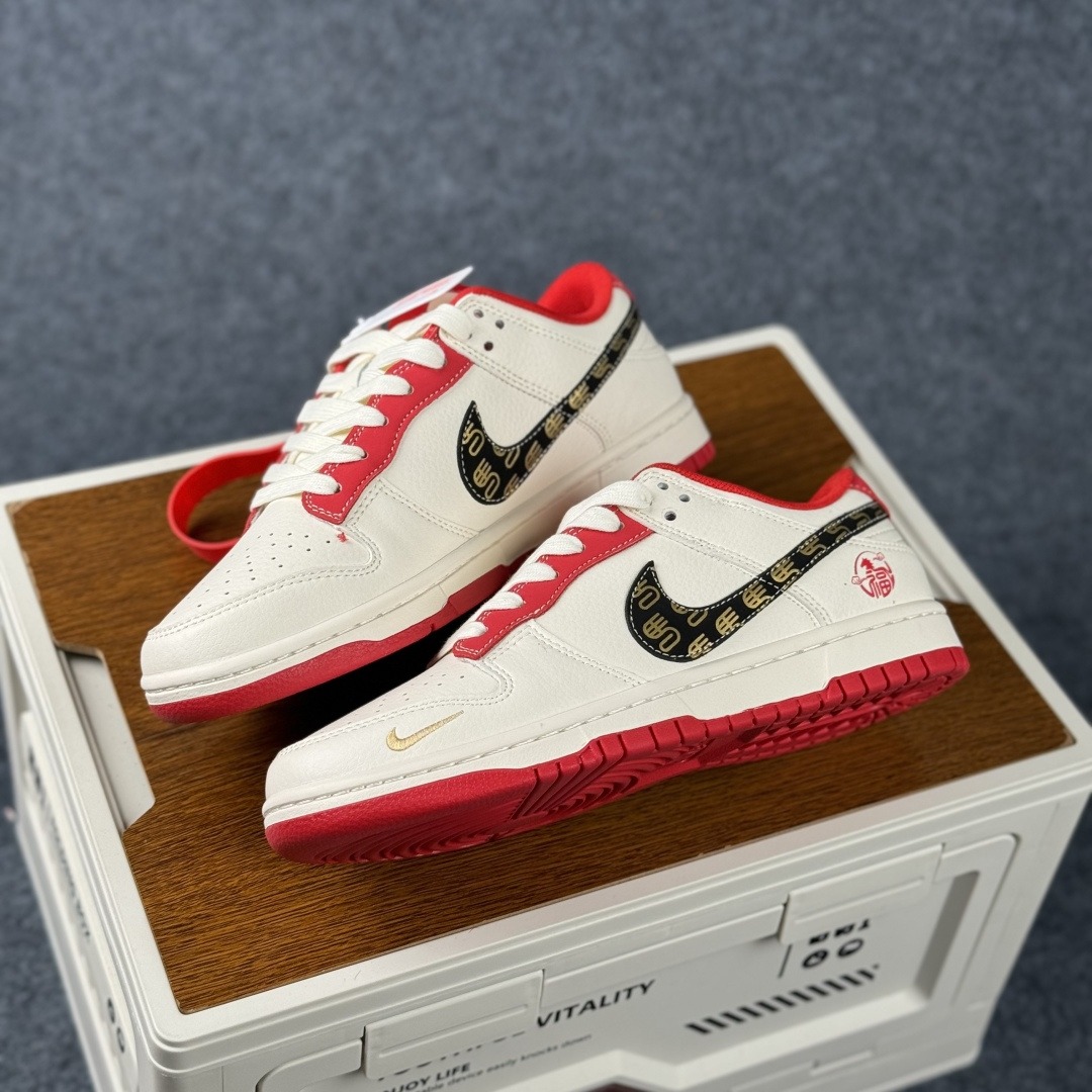 280 Nike Dunk Low Retro 马年限定 周年高端定制 低帮休闲板鞋 HG0026-010-Chinese UA Cheap High Quatity Brand Clothes Bags handbags Sneakers wholesale wholesaler seller from China Factory suppliers Fashion Clothing Shoes best Quality Beautiful Price 280 Nike Dunk Low Retro 马年限定 周年高端定制 低帮休闲板鞋 HG0026-010