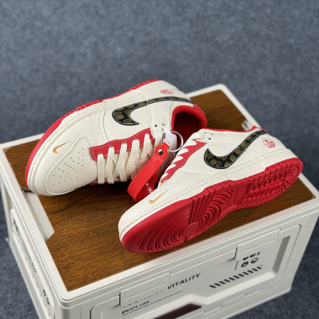 280 Nike Dunk Low Retro 马年限定 周年高端定制 低帮休闲板鞋 HG0026-010-Chinese UA Cheap High Quatity Brand Clothes Bags handbags Sneakers wholesale wholesaler seller from China Factory suppliers Fashion Clothing Shoes best Quality Beautiful Price 280 Nike Dunk Low Retro 马年限定 周年高端定制 低帮休闲板鞋 HG0026-010