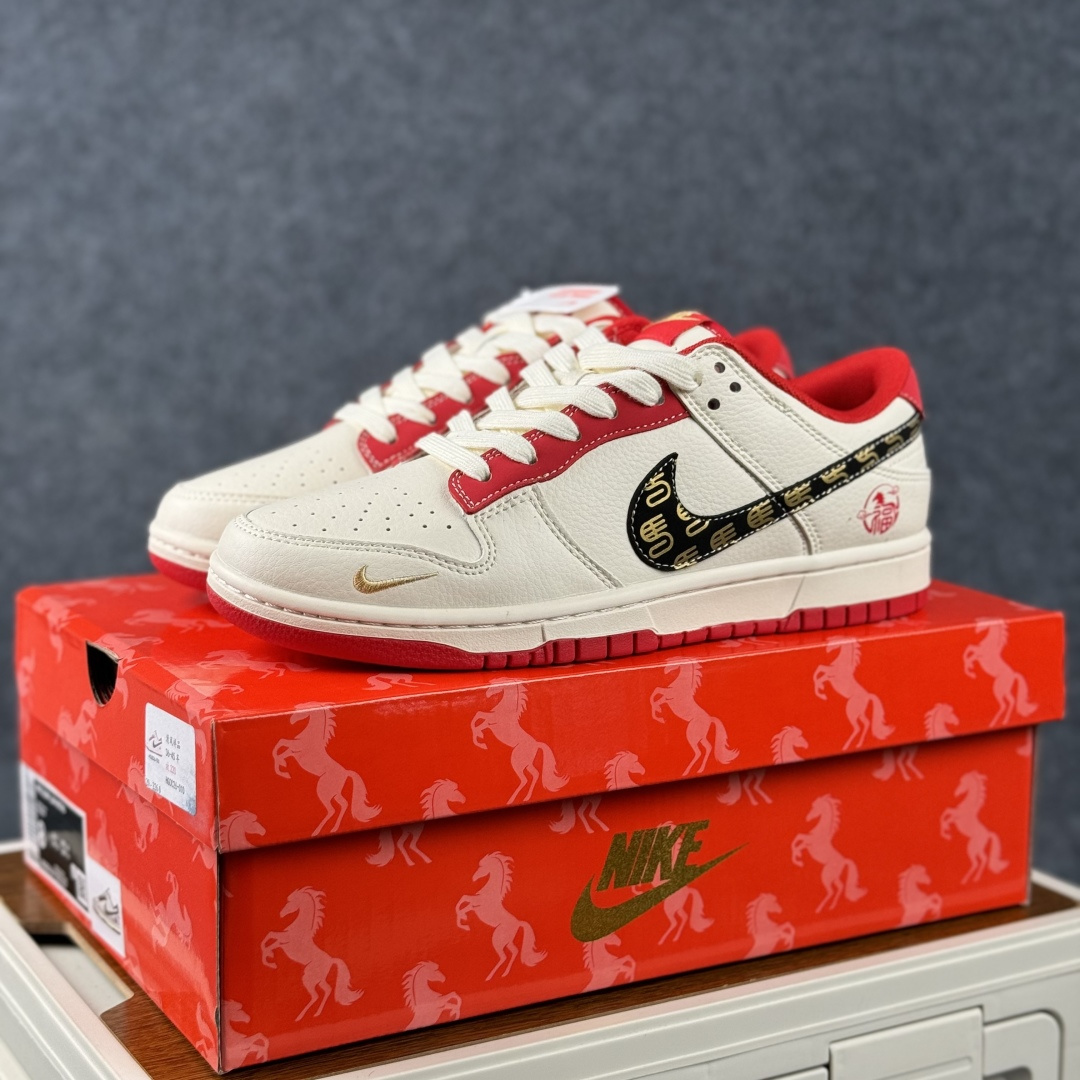 280 Nike Dunk Low Retro 马年限定 周年高端定制 低帮休闲板鞋 HG0026-010-Chinese UA Cheap High Quatity Brand Clothes Bags handbags Sneakers wholesale wholesaler seller from China Factory suppliers Fashion Clothing Shoes best Quality Beautiful Price 280 Nike Dunk Low Retro 马年限定 周年高端定制 低帮休闲板鞋 HG0026-010