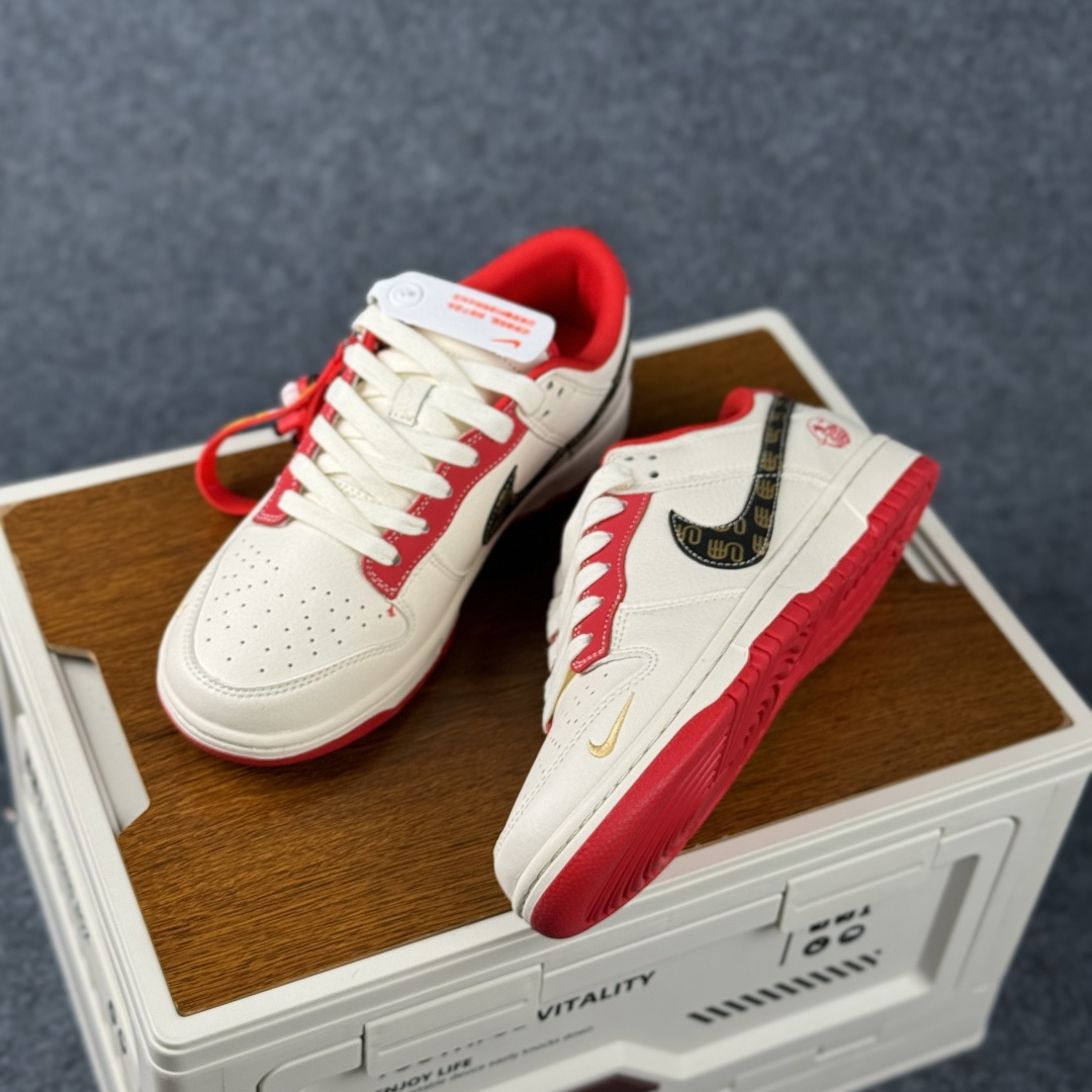 280 Nike Dunk Low Retro 马年限定 周年高端定制 低帮休闲板鞋 HG0026-010-Chinese UA Cheap High Quatity Brand Clothes Bags handbags Sneakers wholesale wholesaler seller from China Factory suppliers Fashion Clothing Shoes best Quality Beautiful Price 280 Nike Dunk Low Retro 马年限定 周年高端定制 低帮休闲板鞋 HG0026-010