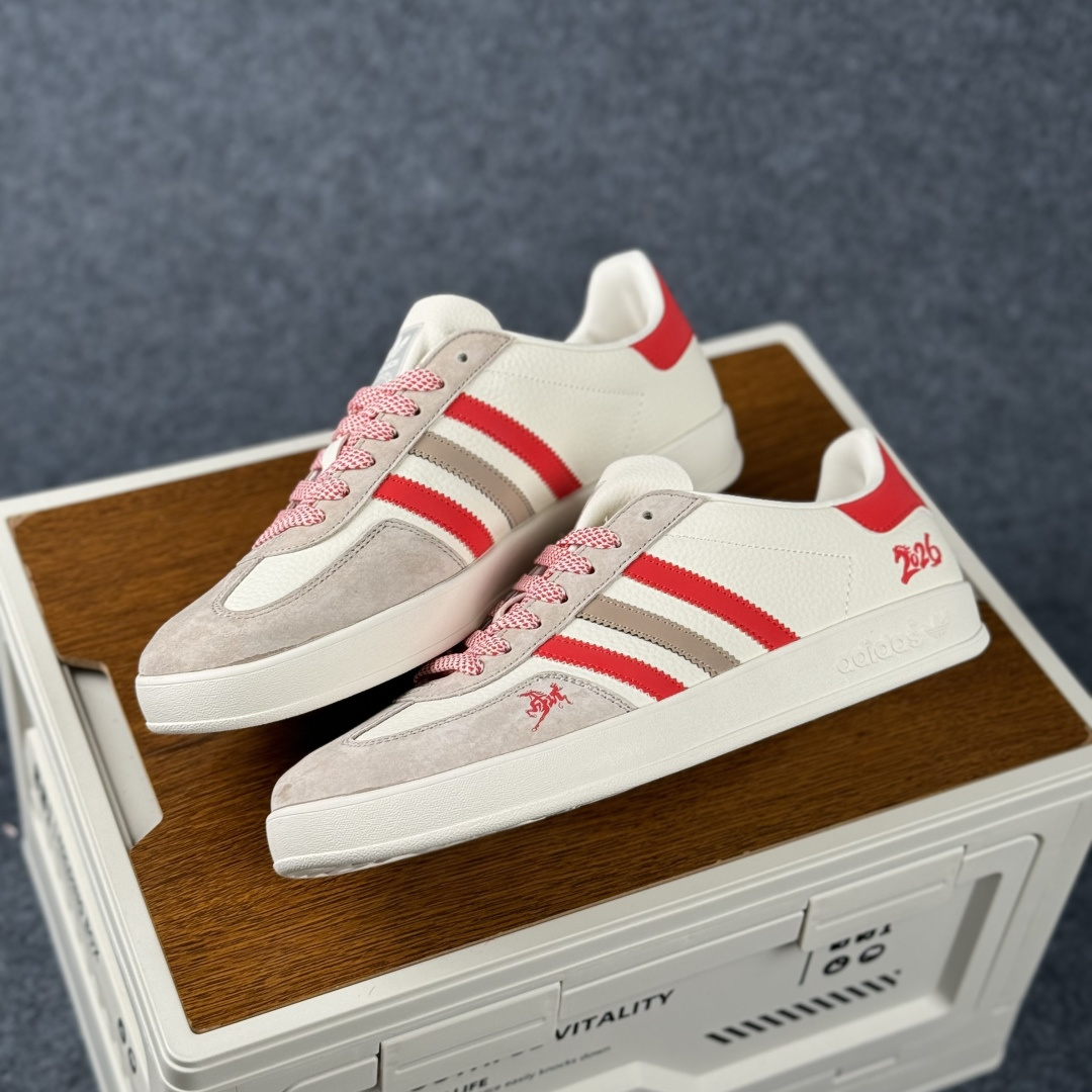 Adidas Handball Spezial Sanba 马年限定 LX0905 阿迪达斯经典款 桑巴德训 复古休闲板鞋-Top High Quatity Cheap Sneakers Fashion Clothing Clothes Bags handbags Shoes of all Brand wholesale With The best Quality And Beautiful Price from China Factory Chinese suppliers wholesaler seller Adidas Handball Spezial Sanba 马年限定 LX0905 阿迪达斯经典款 桑巴德训 复古休闲板鞋
