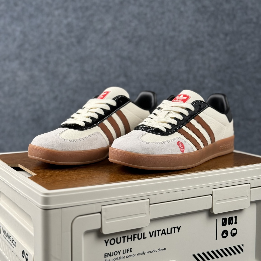 Adidas Handball Spezial Sanba 马年限定 LX0904 阿迪达斯经典款 桑巴德训 复古休闲板鞋-Top High Quatity Cheap Sneakers Fashion Clothing Clothes Bags handbags Shoes of all Brand wholesale With The best Quality And Beautiful Price from China Factory Chinese suppliers wholesaler seller Adidas Handball Spezial Sanba 马年限定 LX0904 阿迪达斯经典款 桑巴德训 复古休闲板鞋