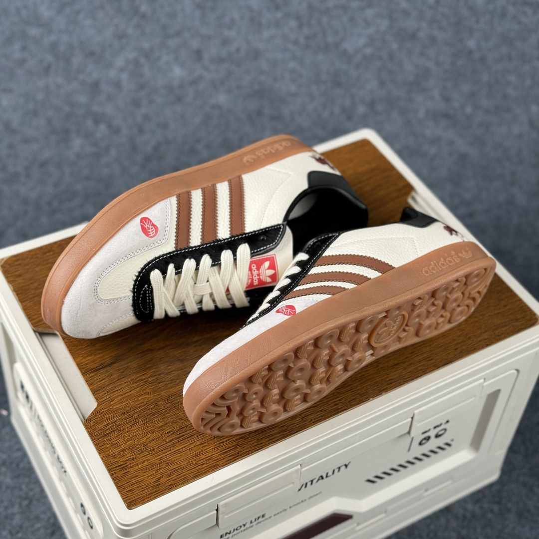 Adidas Handball Spezial Sanba 马年限定 LX0904 阿迪达斯经典款 桑巴德训 复古休闲板鞋-Top High Quatity Cheap Sneakers Fashion Clothing Clothes Bags handbags Shoes of all Brand wholesale With The best Quality And Beautiful Price from China Factory Chinese suppliers wholesaler seller Adidas Handball Spezial Sanba 马年限定 LX0904 阿迪达斯经典款 桑巴德训 复古休闲板鞋