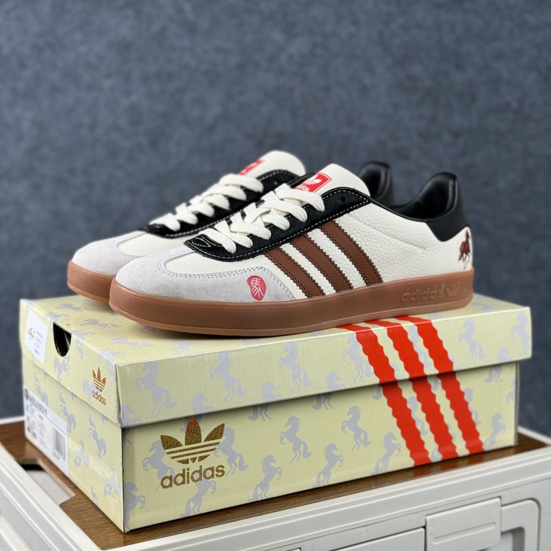 Adidas Handball Spezial Sanba 马年限定 LX0904 阿迪达斯经典款 桑巴德训 复古休闲板鞋-Top High Quatity Cheap Sneakers Fashion Clothing Clothes Bags handbags Shoes of all Brand wholesale With The best Quality And Beautiful Price from China Factory Chinese suppliers wholesaler seller Adidas Handball Spezial Sanba 马年限定 LX0904 阿迪达斯经典款 桑巴德训 复古休闲板鞋