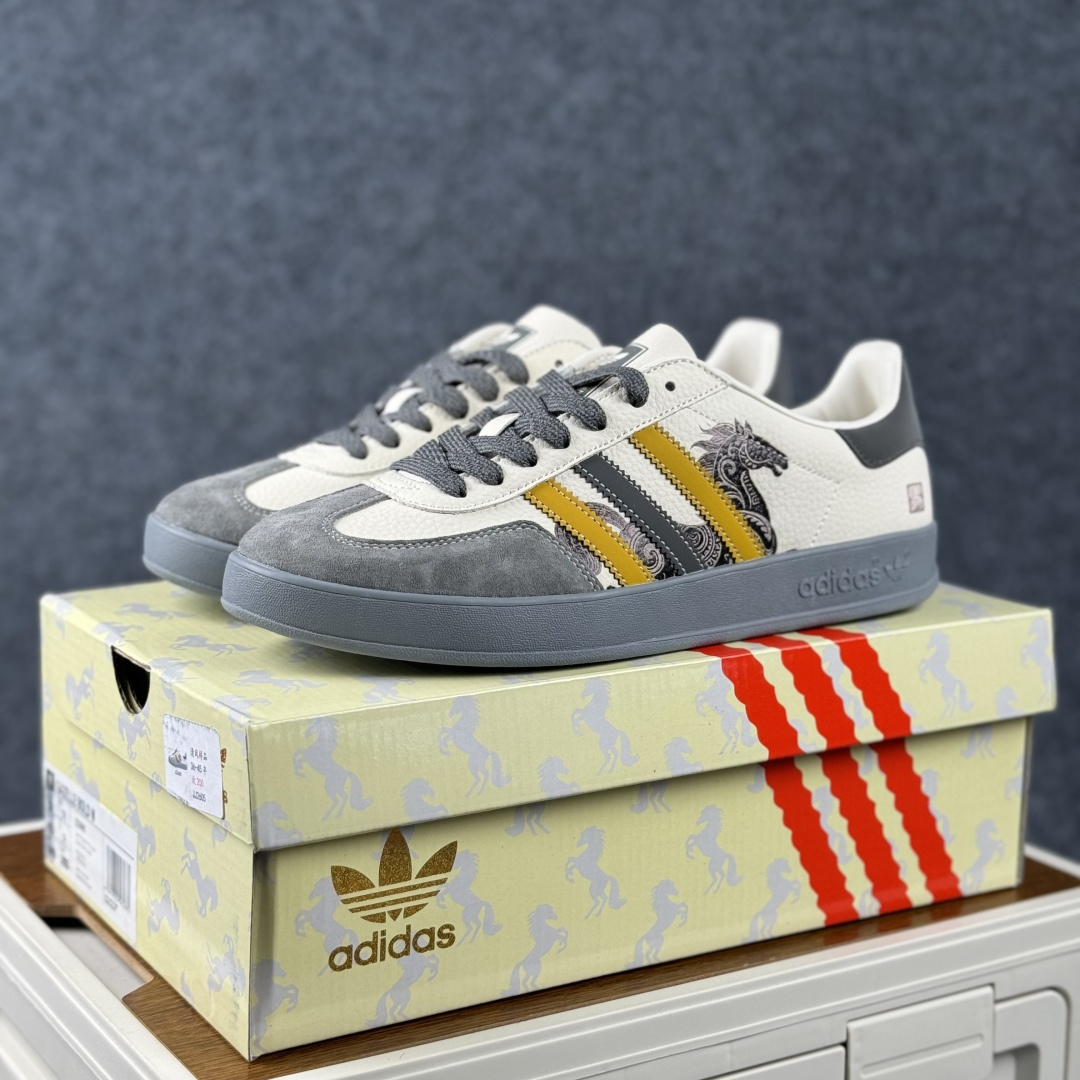 Adidas Handball Spezial Sanba 马年限定 JJ2605 阿迪达斯经典款 桑巴德训 复古休闲板鞋-High Quatity Cheap Brand wholesale wholesaler seller Clothes Bags handbags Sneakers Top Fashion Clothing Shoes from China Factory Chinese suppliers best Quality Beautiful Price Adidas Handball Spezial Sanba 马年限定 JJ2605 阿迪达斯经典款 桑巴德训 复古休闲板鞋