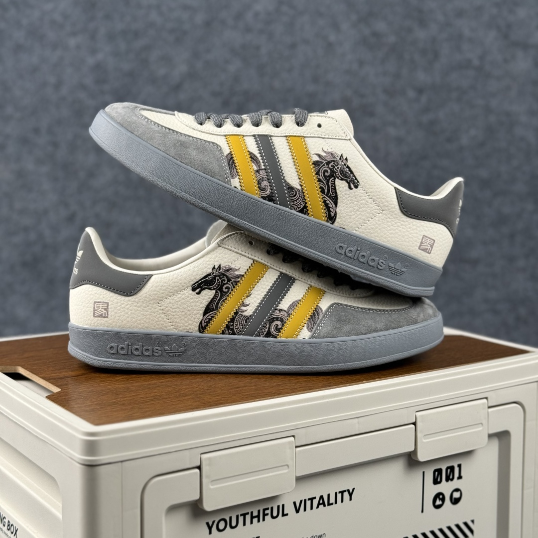 Adidas Handball Spezial Sanba 马年限定 JJ2605 阿迪达斯经典款 桑巴德训 复古休闲板鞋-High Quatity Cheap Brand wholesale wholesaler seller Clothes Bags handbags Sneakers Top Fashion Clothing Shoes from China Factory Chinese suppliers best Quality Beautiful Price Adidas Handball Spezial Sanba 马年限定 JJ2605 阿迪达斯经典款 桑巴德训 复古休闲板鞋