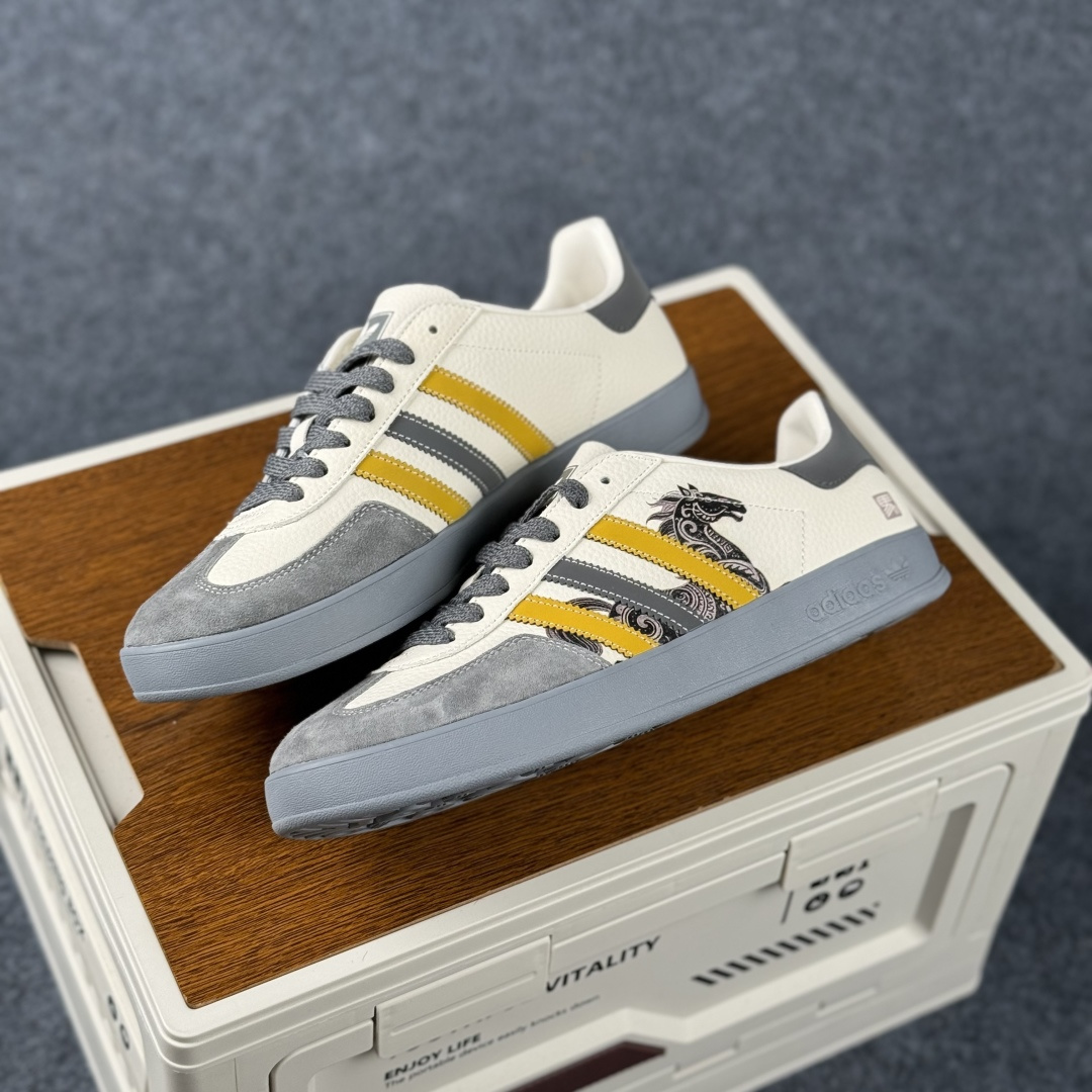 Adidas Handball Spezial Sanba 马年限定 JJ2605 阿迪达斯经典款 桑巴德训 复古休闲板鞋-High Quatity Cheap Brand wholesale wholesaler seller Clothes Bags handbags Sneakers Top Fashion Clothing Shoes from China Factory Chinese suppliers best Quality Beautiful Price Adidas Handball Spezial Sanba 马年限定 JJ2605 阿迪达斯经典款 桑巴德训 复古休闲板鞋