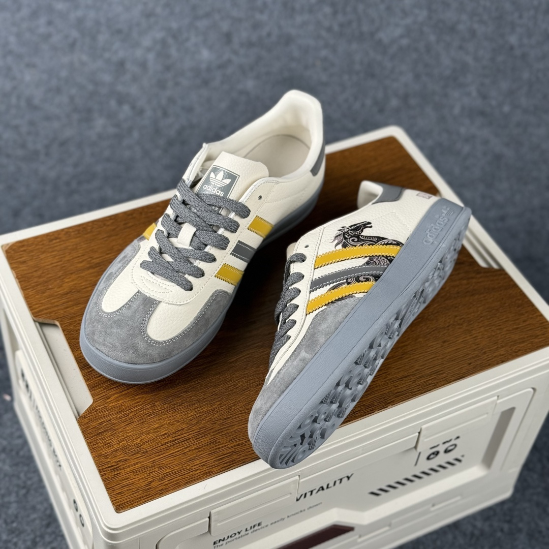 Adidas Handball Spezial Sanba 马年限定 JJ2605 阿迪达斯经典款 桑巴德训 复古休闲板鞋-High Quatity Cheap Brand wholesale wholesaler seller Clothes Bags handbags Sneakers Top Fashion Clothing Shoes from China Factory Chinese suppliers best Quality Beautiful Price Adidas Handball Spezial Sanba 马年限定 JJ2605 阿迪达斯经典款 桑巴德训 复古休闲板鞋