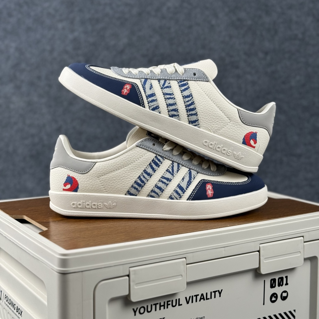Adidas Handball Spezial Sanba 马年限定 JJ2603 阿迪达斯经典款 桑巴德训 复古休闲板鞋-Top High Quatity Cheap Sneakers Fashion Clothing Clothes Bags handbags Shoes of all Brand wholesale With The best Quality And Beautiful Price from China Factory Chinese suppliers wholesaler seller Adidas Handball Spezial Sanba 马年限定 JJ2603 阿迪达斯经典款 桑巴德训 复古休闲板鞋