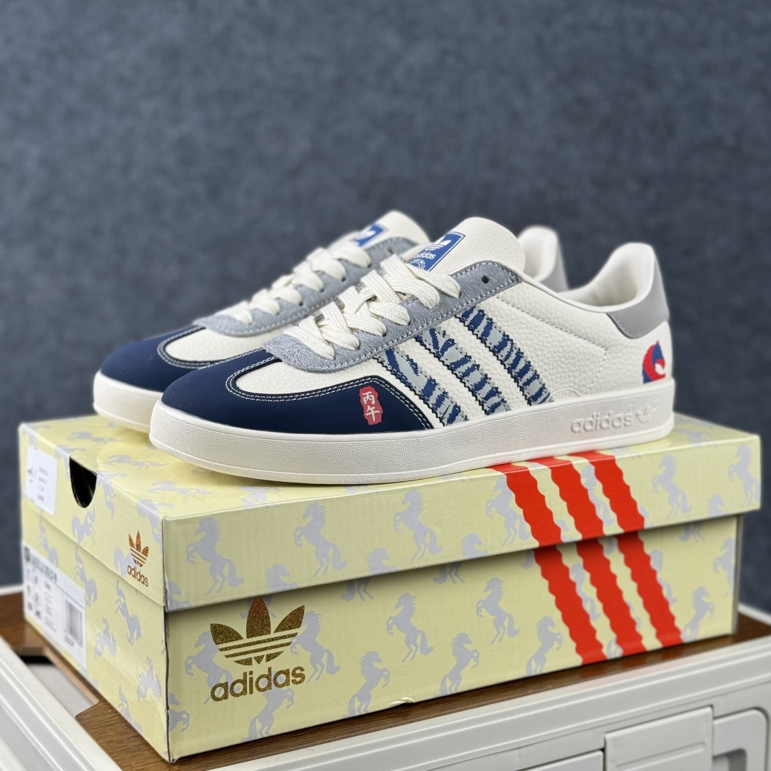 Adidas Handball Spezial Sanba 马年限定 JJ2603 阿迪达斯经典款 桑巴德训 复古休闲板鞋-Top High Quatity Cheap Sneakers Fashion Clothing Clothes Bags handbags Shoes of all Brand wholesale With The best Quality And Beautiful Price from China Factory Chinese suppliers wholesaler seller Adidas Handball Spezial Sanba 马年限定 JJ2603 阿迪达斯经典款 桑巴德训 复古休闲板鞋
