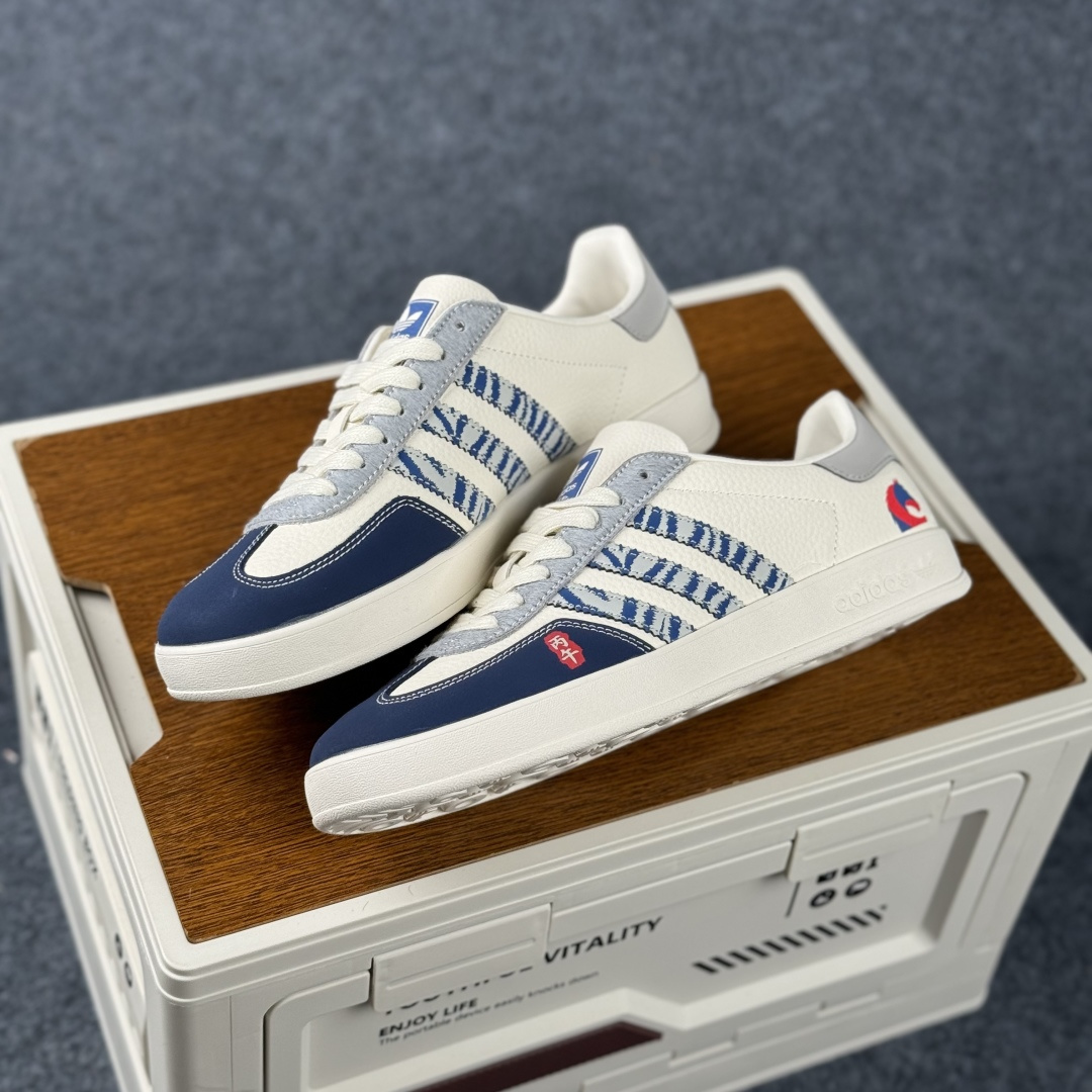 Adidas Handball Spezial Sanba 马年限定 JJ2603 阿迪达斯经典款 桑巴德训 复古休闲板鞋-Top High Quatity Cheap Sneakers Fashion Clothing Clothes Bags handbags Shoes of all Brand wholesale With The best Quality And Beautiful Price from China Factory Chinese suppliers wholesaler seller Adidas Handball Spezial Sanba 马年限定 JJ2603 阿迪达斯经典款 桑巴德训 复古休闲板鞋