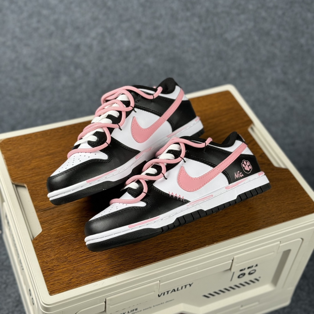 230 Nike SB Dunk Low 猫爪黑粉 解构绑带休闲板鞋 DD1503-101-Chinese UA Cheap High Quatity Brand Clothes Bags handbags Sneakers wholesale wholesaler seller from China Factory suppliers Fashion Clothing Shoes best Quality Beautiful Price 230 Nike SB Dunk Low 猫爪黑粉 解构绑带休闲板鞋 DD1503-101
