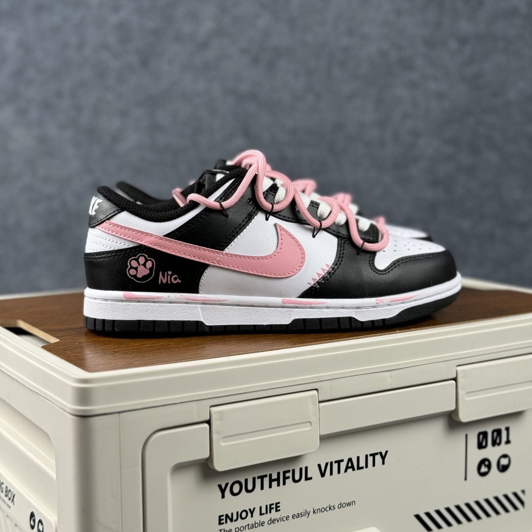 230 Nike SB Dunk Low 猫爪黑粉 解构绑带休闲板鞋 DD1503-101-Chinese UA Cheap High Quatity Brand Clothes Bags handbags Sneakers wholesale wholesaler seller from China Factory suppliers Fashion Clothing Shoes best Quality Beautiful Price 230 Nike SB Dunk Low 猫爪黑粉 解构绑带休闲板鞋 DD1503-101
