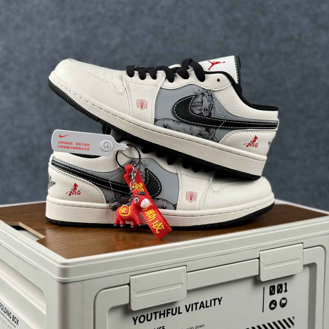 280 Air Jordan 1 Low AJ1 乔1 2026 马年限定 高端定制 低帮复古篮球鞋 FF9989-034-Chinese UA Cheap High Quatity Brand Clothes Bags handbags Sneakers wholesale wholesaler seller from China Factory suppliers Fashion Clothing Shoes best Quality Beautiful Price 280 Air Jordan 1 Low AJ1 乔1 2026 马年限定 高端定制 低帮复古篮球鞋 FF9989-034